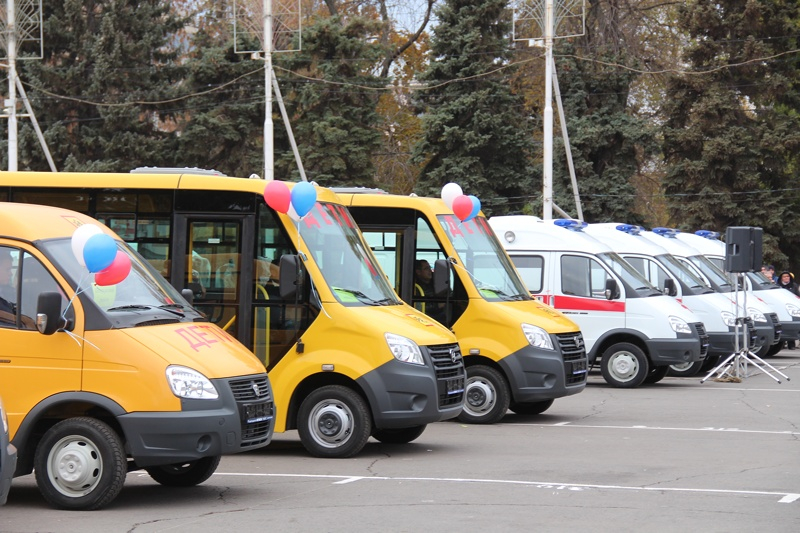Обновление парка школьных автобусов и «скорых» в регионах 