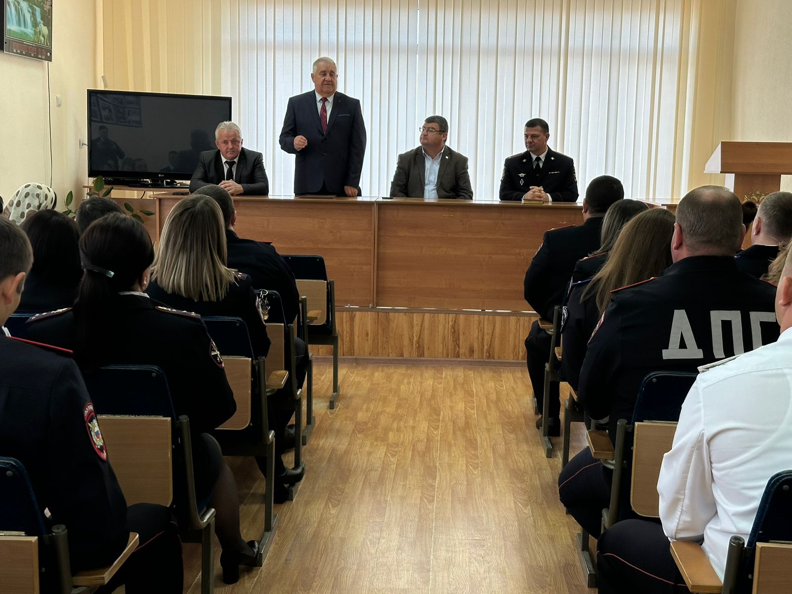 Стражи порядка Степновского района принимали поздравления по случаю своего профессионального праздника